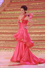 组图：2012港姐竞选现场 10位佳丽礼服亮相