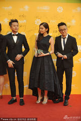 组图：邓超挑染金发亮眼 《分手大师》全组搞怪