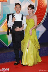 组图：TVB台庆红毯闪耀 米雪梳冲天髻杨怡珠光宝气