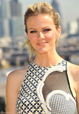 组图：超模布鲁克林-戴可儿亮相《战舰》发布会