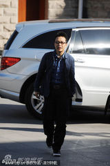 幻灯图：李玉刚大手笔置新车 价值百万出行保镖紧随 