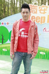 组图：马浚伟滕丽名出席慈善活动学做健身操