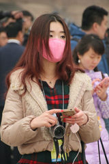 组图：2014两会美女记者众生态 美貌智慧并存