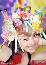 组图：百田夏菜子担任蜷川实花模特拍艳丽写真