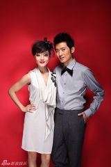 幻灯图：任泉邓家佳登杂志封面 新年贺岁开门红