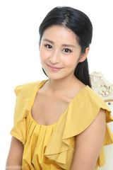 组图：颖儿最新写真曝光 长发披肩笑容明艳