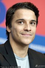 组图：《克鲁德一家》记者会 艾玛斯通靓丽迷人