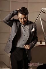 组图：吴秀波杂志儒雅写真 坦言要做生活修行者