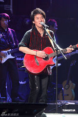 高清图：纵贯线香港开唱 莫文蔚郑少秋捧场