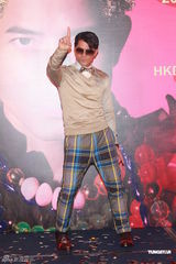 组图：郭富城个唱将凌空跳舞 带来全新超视觉享受