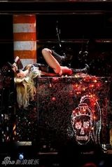 组图：Lady GaGa香港开唱 圈内众星纷纷“朝圣”