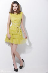 组图：甘婷婷清新春色大片 笑容甜美