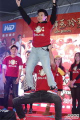 组图：澎恰恰导演《铁狮玉玲珑》进军贺岁档