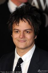 组图：2013全英音乐奖男星帅气亮相红毯