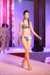 组图：亚姐大中华赛区泳衣秀 爆乳美腿一览无余