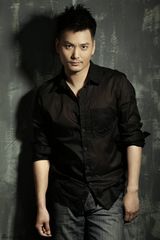 组图：张译文黑色风格写真曝光 休闲风格展沉稳