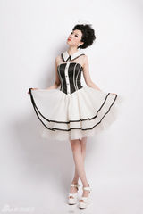 组图：芙蓉姐姐光棍节写真露香肩