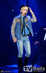 组图：SHINee复古亮相《冠军秀》4minute潮味足