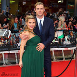 组图：“雷神”二度当爹 锤哥甘做奶爸爱抱娃