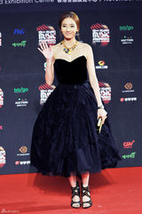 组图：MAMA红毯百张美图中韩明星争艳 韩彩英典雅