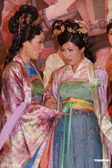 组图：黎耀祥与郑则仕斗戏 周家蔚与佘诗曼饭聚