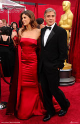 高清组图：乔治-克鲁尼携女友帅气亮相奥斯卡红毯
