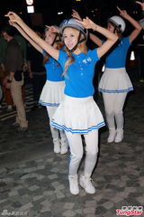 组图：Crayon Pop戴头盔现身握手会 大跳热舞