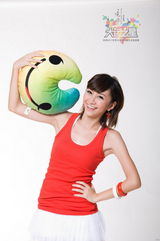 高清图：《大运之星》十二强和大运吉祥物合影