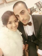 组图：“激吻女”张茆与外籍未婚夫首尔拍婚纱照