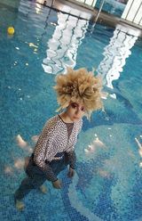 组图：尚雯婕潜水拍MV 优雅女神造型曝光