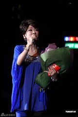 组图：张立基相携美惠纯子 办禁毒慈善金曲演唱会