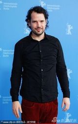 组图：竞赛片《风萧瑟》发布会 主创“一家亲”