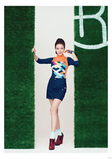 组图：韩星尹世雅高尔夫写真 靓丽可人活力四射