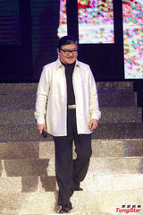 组图：吉克隽逸开唱 好声音导师学员齐捧场