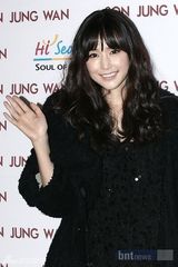 组图：f(x)宋茜与朴宰范全慧彬等众星云集时尚秀场