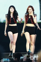 组图：f(x)BEAST等参加DMZ世界和平演唱会