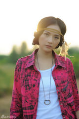 组图：李依玲田园风情写真展独特东方美