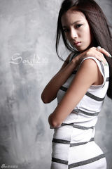 高清组图：韩国车模李美贤写真 裙装秀身材