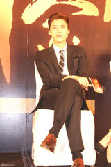 组图：《千金归来》李易峰变身“影子爱人”