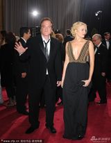 组图：导演昆汀-塔伦蒂诺携女伴亮相红毯