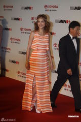 组图：贾静雯邓超应采儿等出席活动