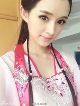 组图：女子酷似杨幂  网友直呼傻傻分不清