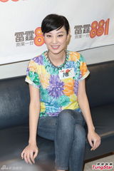 组图：郑希怡为婚礼抓狂 婚期迁就好友应采儿