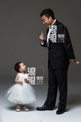 独家:沙桐刘园园甜蜜婚纱照 2岁女儿将见证婚礼