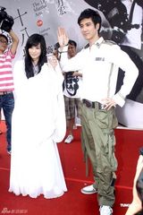 组图：王力宏画龙点睛庆功 歌迷扮织女求爱 