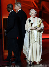 组图：艾伦-鲍斯汀获艾美奖迷你剧最佳女配角