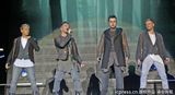 组图：西城男孩英国告别巡演 深情放歌魅力不减