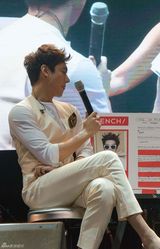 高清图：李敏镐巡演登陆菲律宾引1万5粉丝聚集