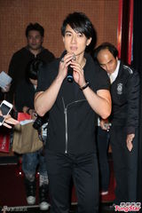 组图：吴尊粉丝包场《杨家将》现场互动融洽