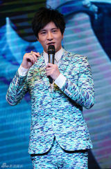 组图：薛之谦发新专《意外》 赚钱做喜欢的音乐